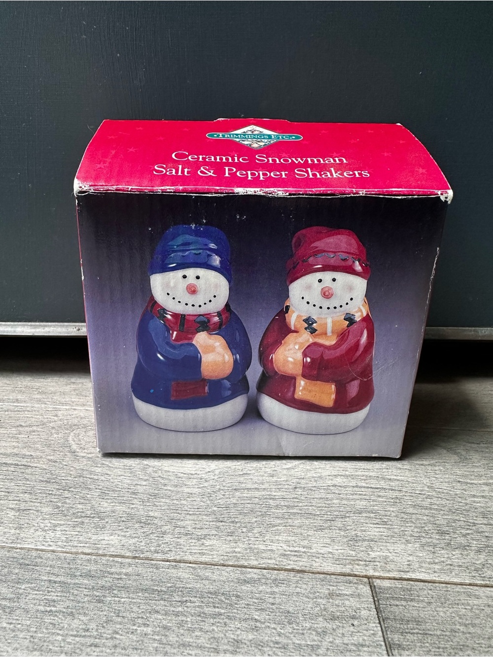 Snowman & Snowwoman Ceramic Salt & Pepper Shakers Holidays Christmas Collectible